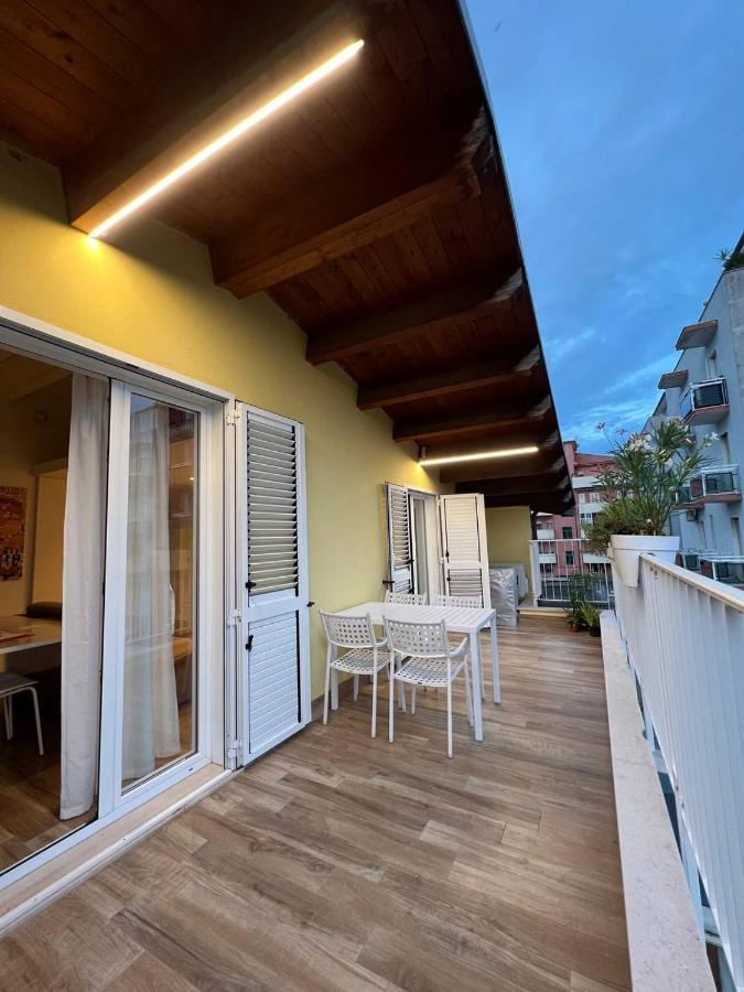 Ferienwohnung Casa Klimt Vicinissima Al Mare Parcheggio Privato Gratuito Se Disponibile Pescara Exterior foto